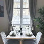 Champs Elysees Area 아파트 파리